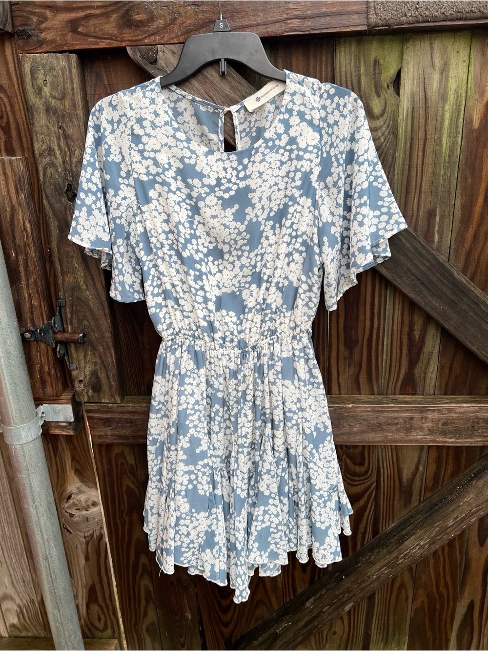 👗The Impeccable Pig Blue & White Floral Short Sleeve Smocked Waist Dress